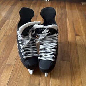 CCM Ribcor 74K Men's Skate Width D Size 5 Shoes 6